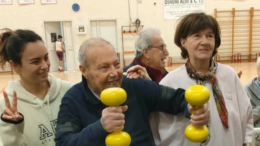 Antonino Occhipinti 97 anni tre volte la settimana in auto raggiunge in autonomia la palestra di Oste