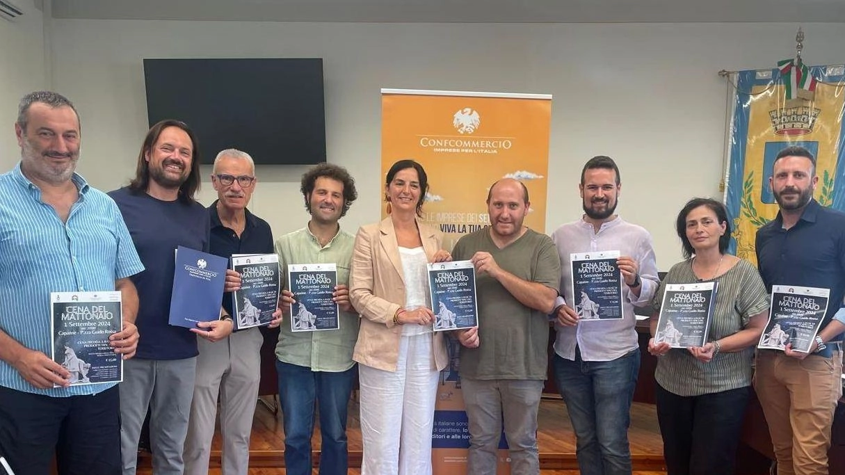 A Capanne, in Toscana, si celebra la tradizione dei mattonai con una cena speciale in onore di coloro che hanno contribuito alla costruzione della comunità. Un evento organizzato per preservare le radici storiche del territorio.