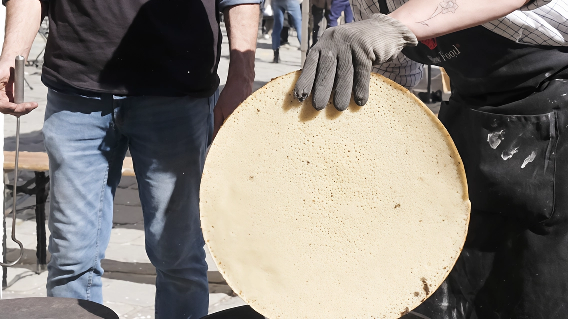 preparazione dei testaroli testi dell’azienda Testarolando (foto Pasquali)