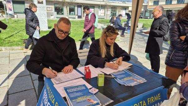 Raccolta firme per il referendum sulla sanità. Ieri gazebo a Montevarchi