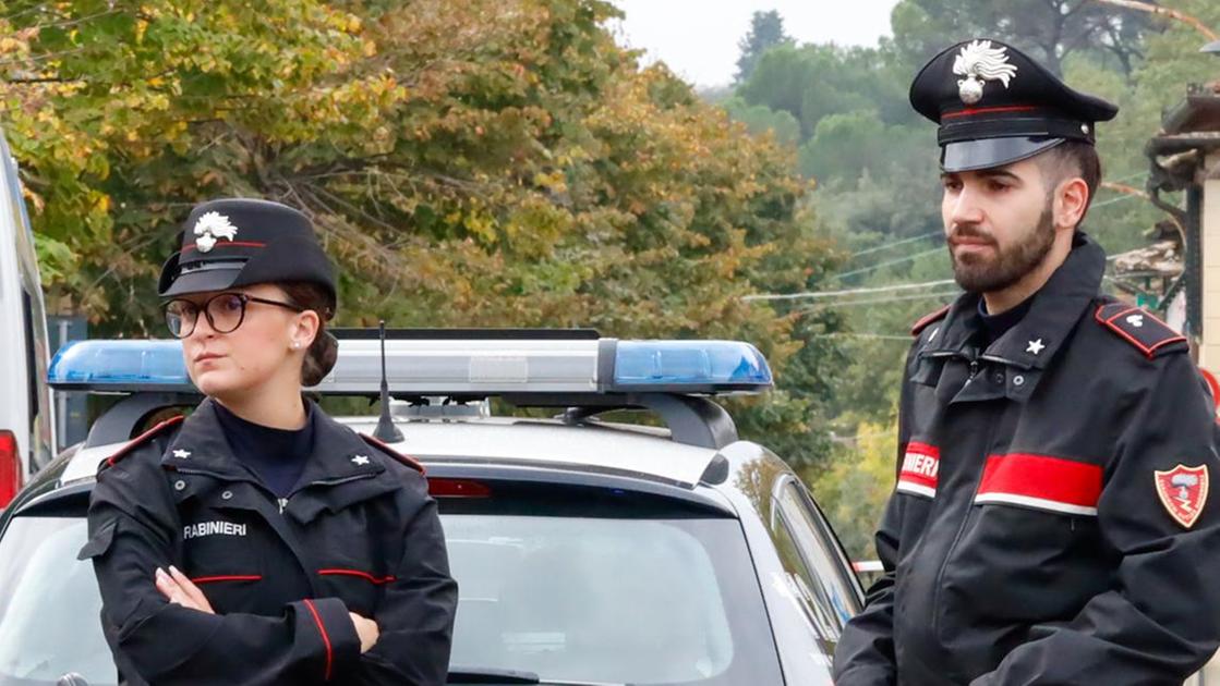 https://www.lanazione.it/image-service/view/acePublic/alias/contentid/NzI2ZTUwZmEtNDljZS00/0/si-riavvicina-alla-ex-moglie-arrestato-dai-carabinieri.jpeg?f=16:9&w=1200&h=630