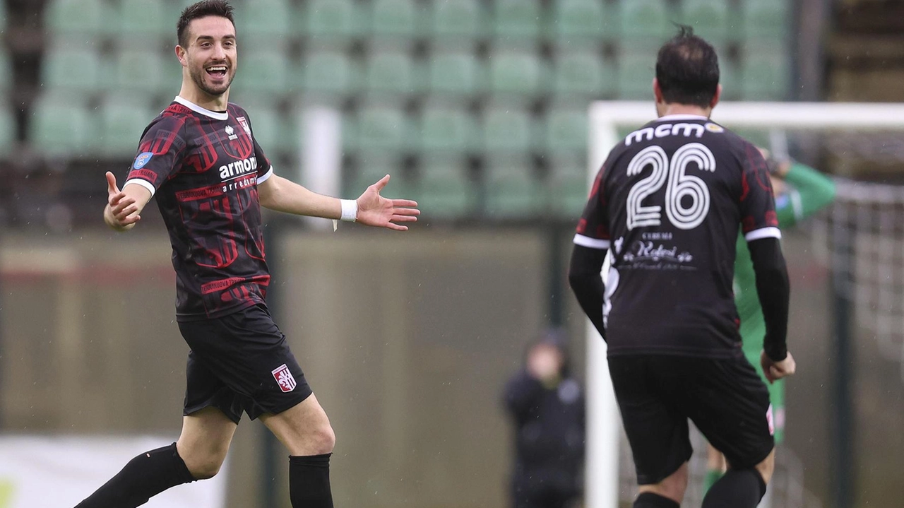 Il bomber punisce ancora il Siena. "Grande emozione scendere al Franchi. Ce la siamo giocata senza alcuna paura»