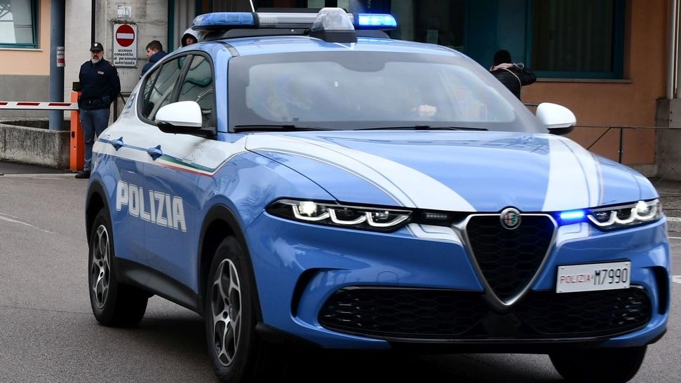 La polizia alla fine ha bloccato l’uomo