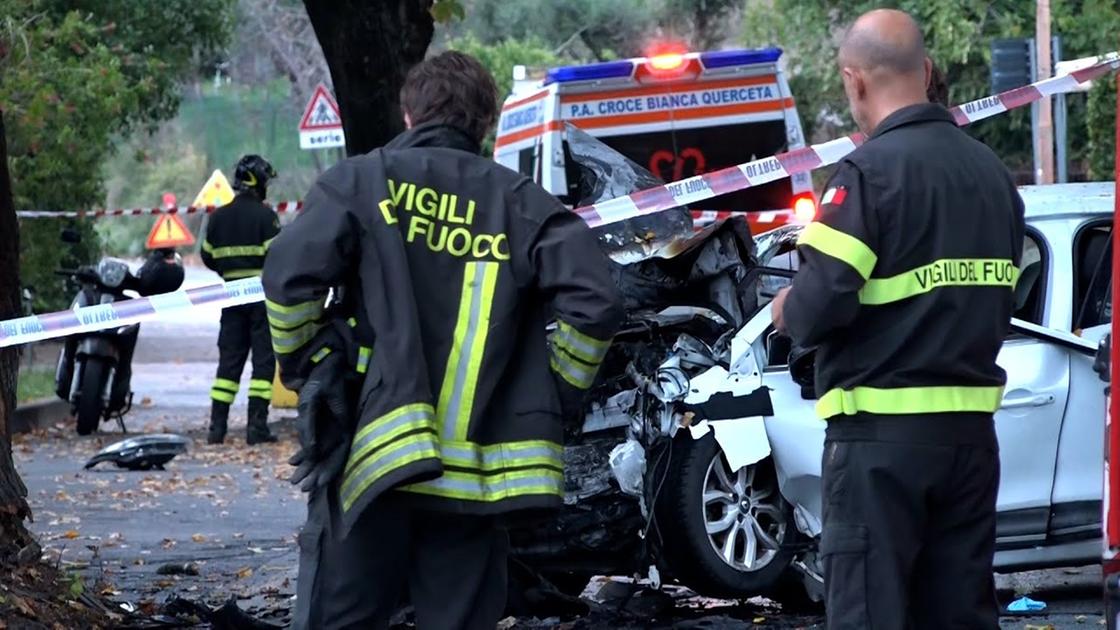 La morte della vigilessa, il perito della Procura non ha dubbi: “Impatto volontario contro l’albero”