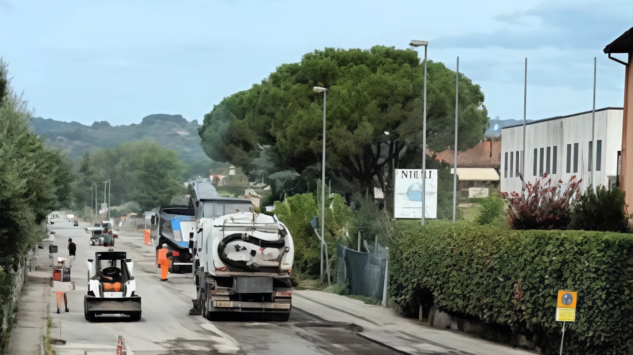 Uno scorcio di via del Redolone, nel corso dei lavori sulla viabilità La zona potrebbe diventare il polo della moda