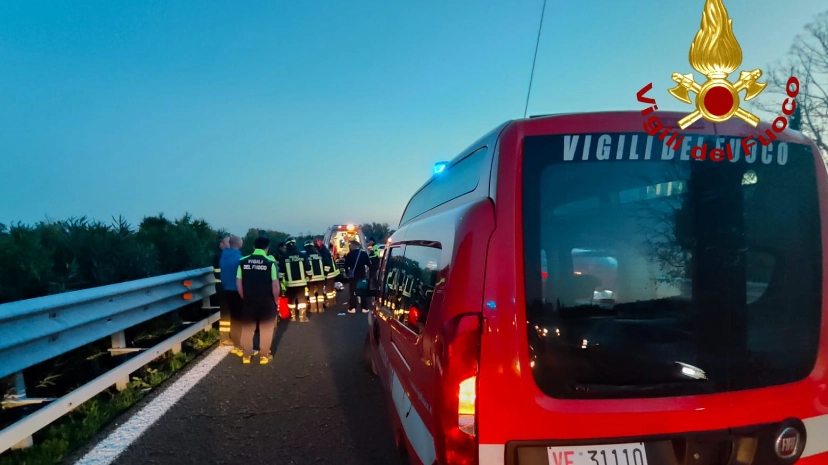 La scena dell'incidente accaduto sull'A1 in direzione Roma