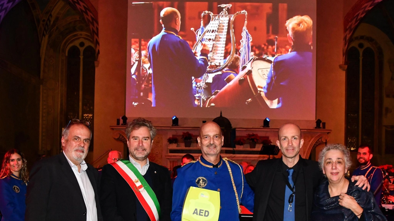 In occasione del concerto della “Alice Benvenuti“ il professor Bovenzi ha donato un defibrillatore .