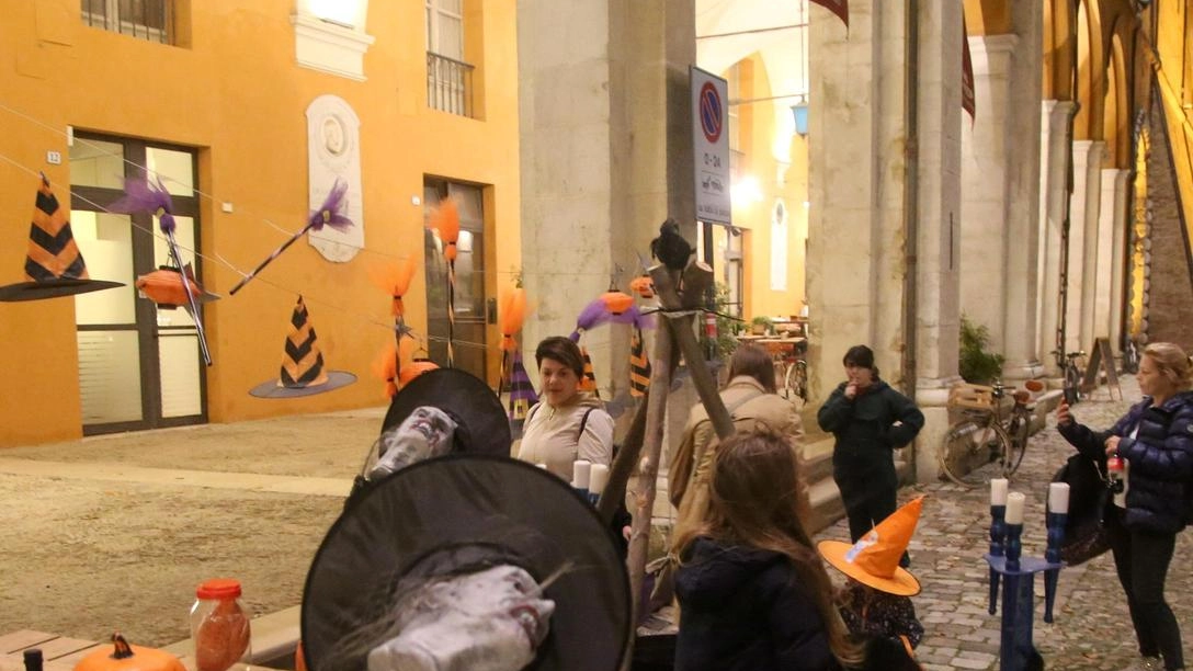 Il Comune pedonalizza il centro storico per Halloween: misura precauzionale per garantire la sicurezza durante la festa dei bambini.