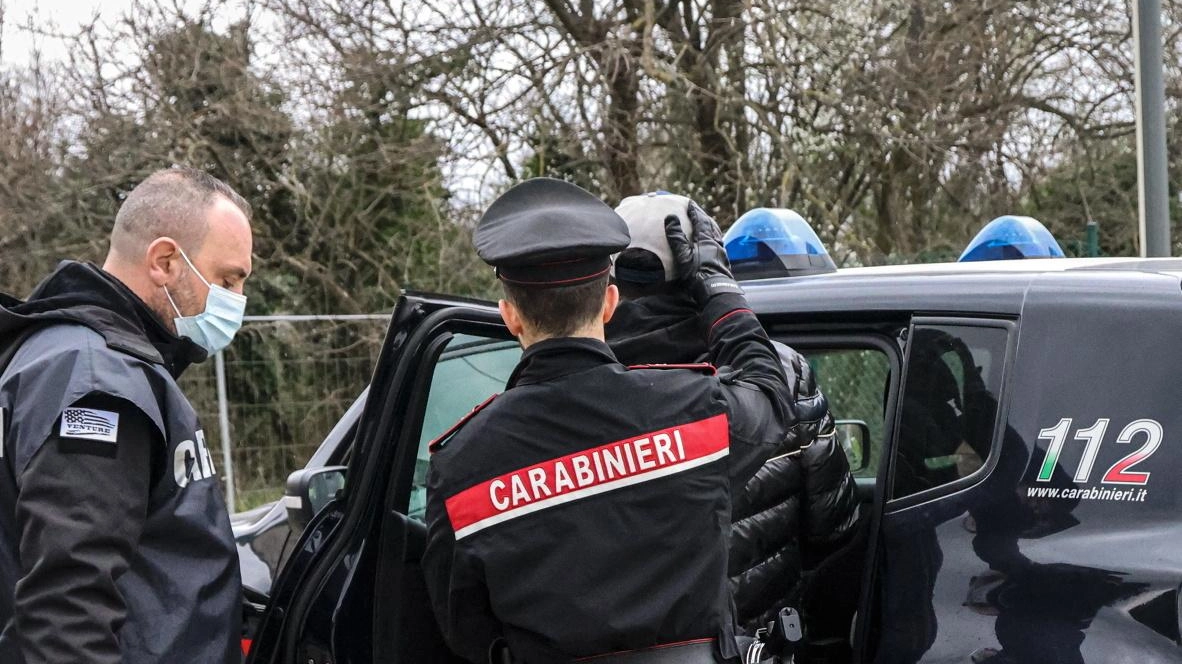 Vingone, i carabinieri fermano due sospetti per furti nelle case