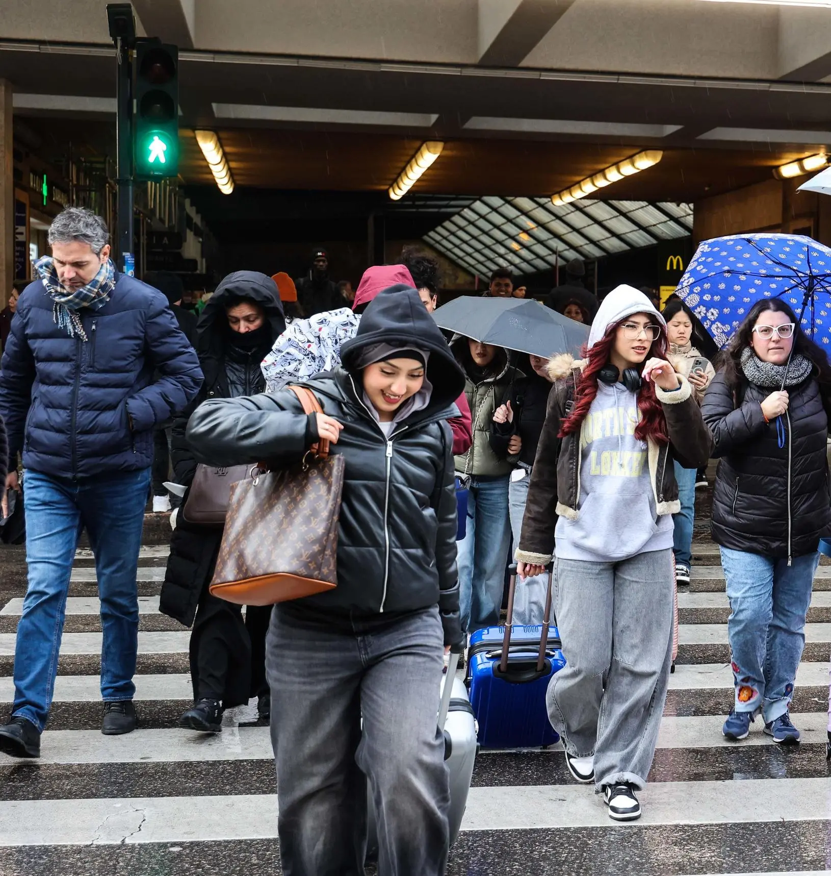 A Novoli piove dal tetto. Danni al liceo Rodolico. Galileo, studenti scalzi