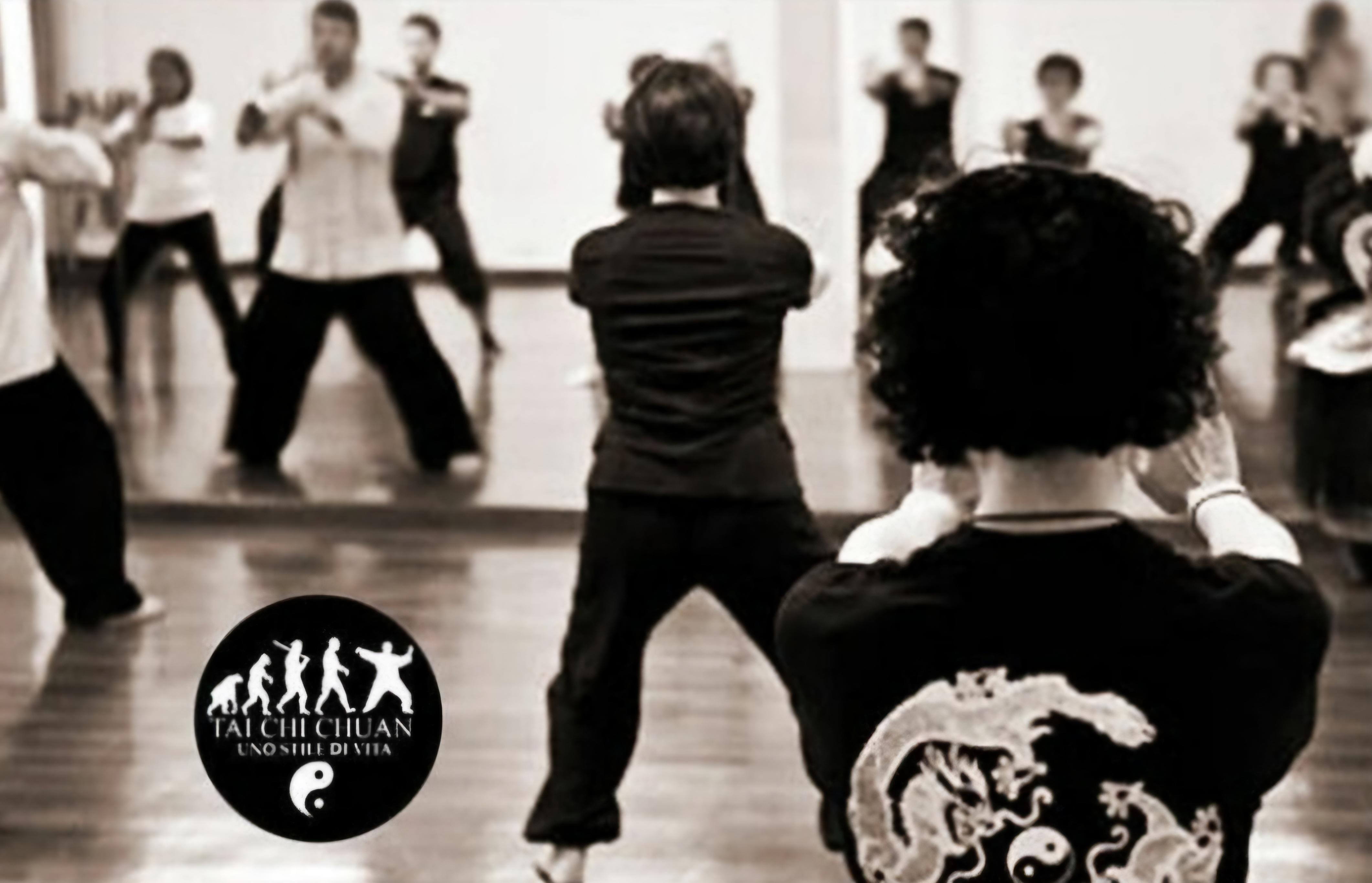 https://www.lanazione.it/image-service/view/acePublic/alias/contentid/NzQyNDdiNzctYTZkZi00/0/un-momento-della-lezione-di-tai-chi-di-alessandro-niccolai.jpeg