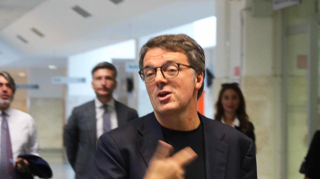 Matteo Renzi prima di un’udienza al palazzo di giustizia