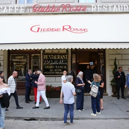 Marzo alle Giubbe Rosse: dalla poesia alla pittura, passando per la grande fotografia