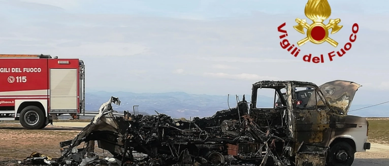 Dramma a colazione: famiglia nel camper travolta da incendio, padre e figlia di tre anni gravi