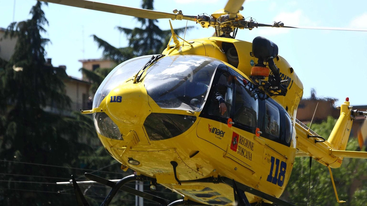 L’anziano è stato trasportato in elisoccorso all’ospedale Santa Maria della Misericordia di Perugia dove è ricoverato per le ferite riportate nella caduta