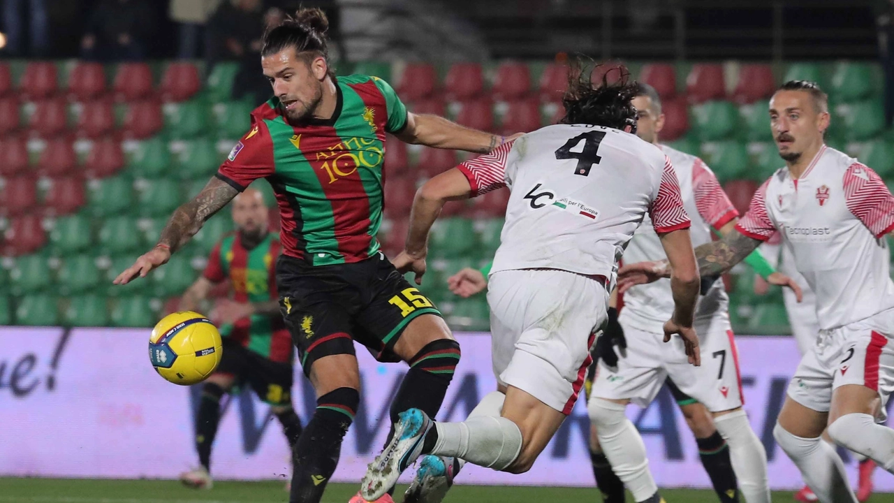 Tiago Casasola in azione. Per la Ternana tre punti in casa con rimonta sulla Vis Pesaro nel big match