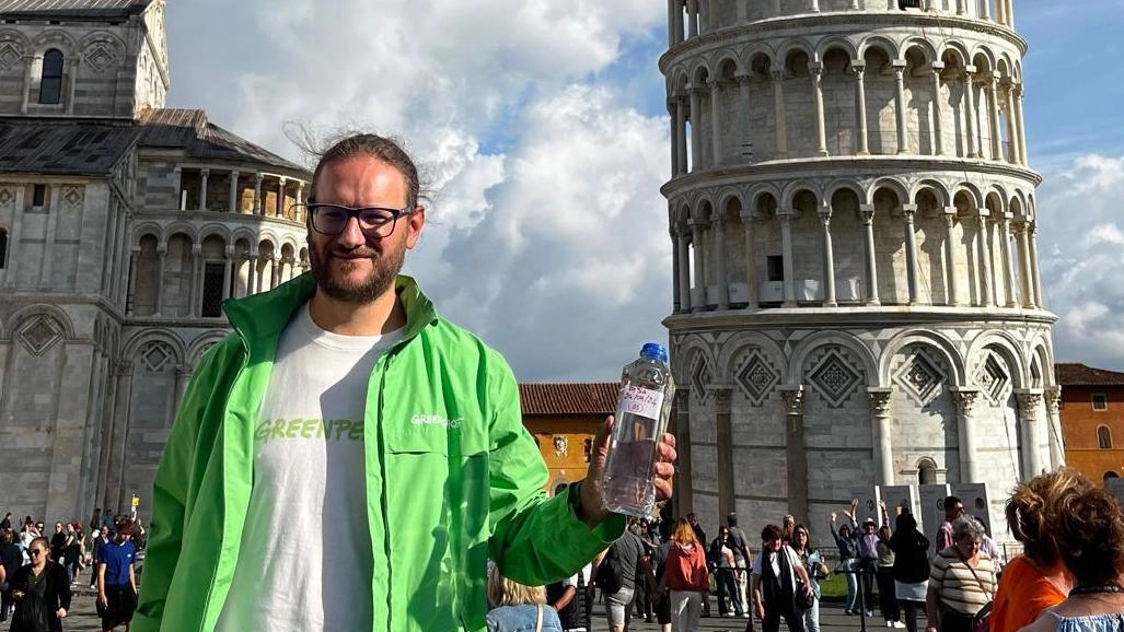 "Acqua a rischio contaminazione". Analisi di Greenpeace a Pisa: "Sospette sostanze cancerogene"