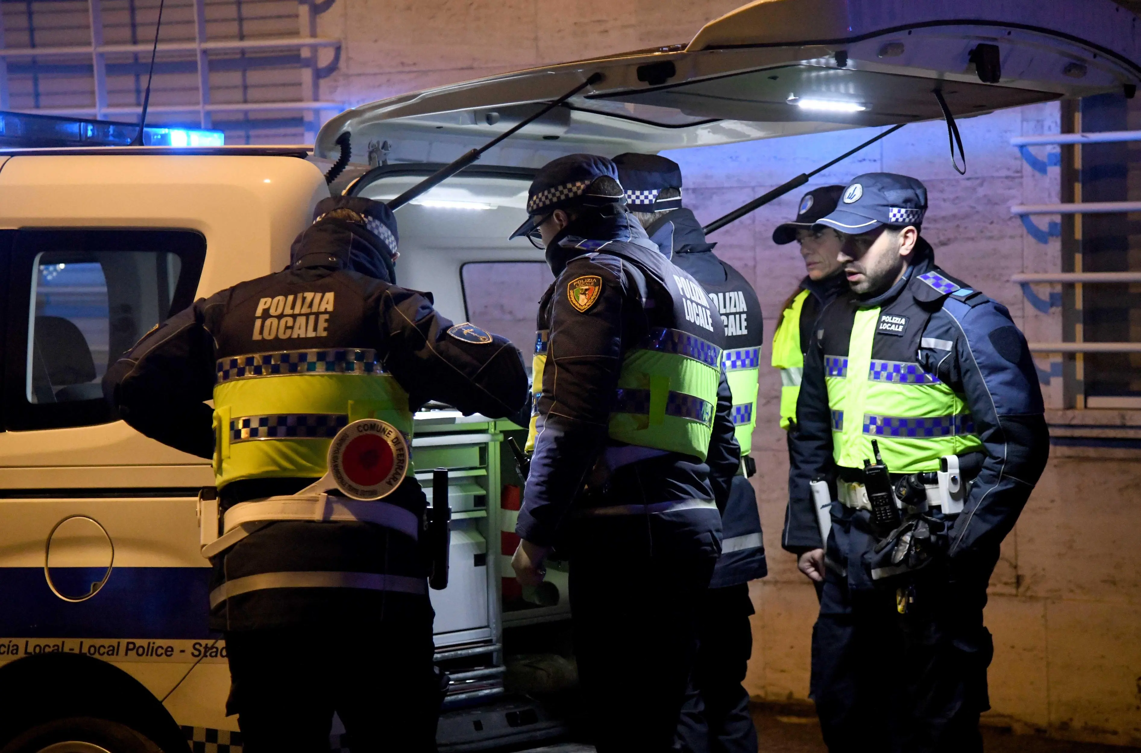 Ciclista investito e ucciso da un’auto. Tragedia sulla statale Flaminia