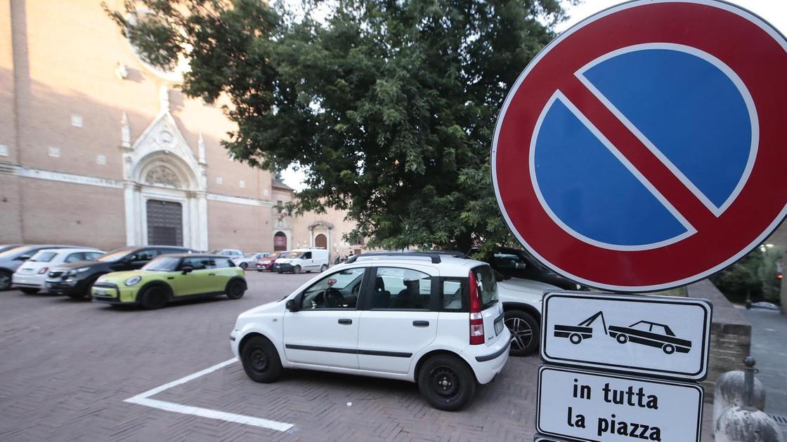 San Francesco, via le auto. Scatta il divieto di giorno. Quarta piazza recuperata