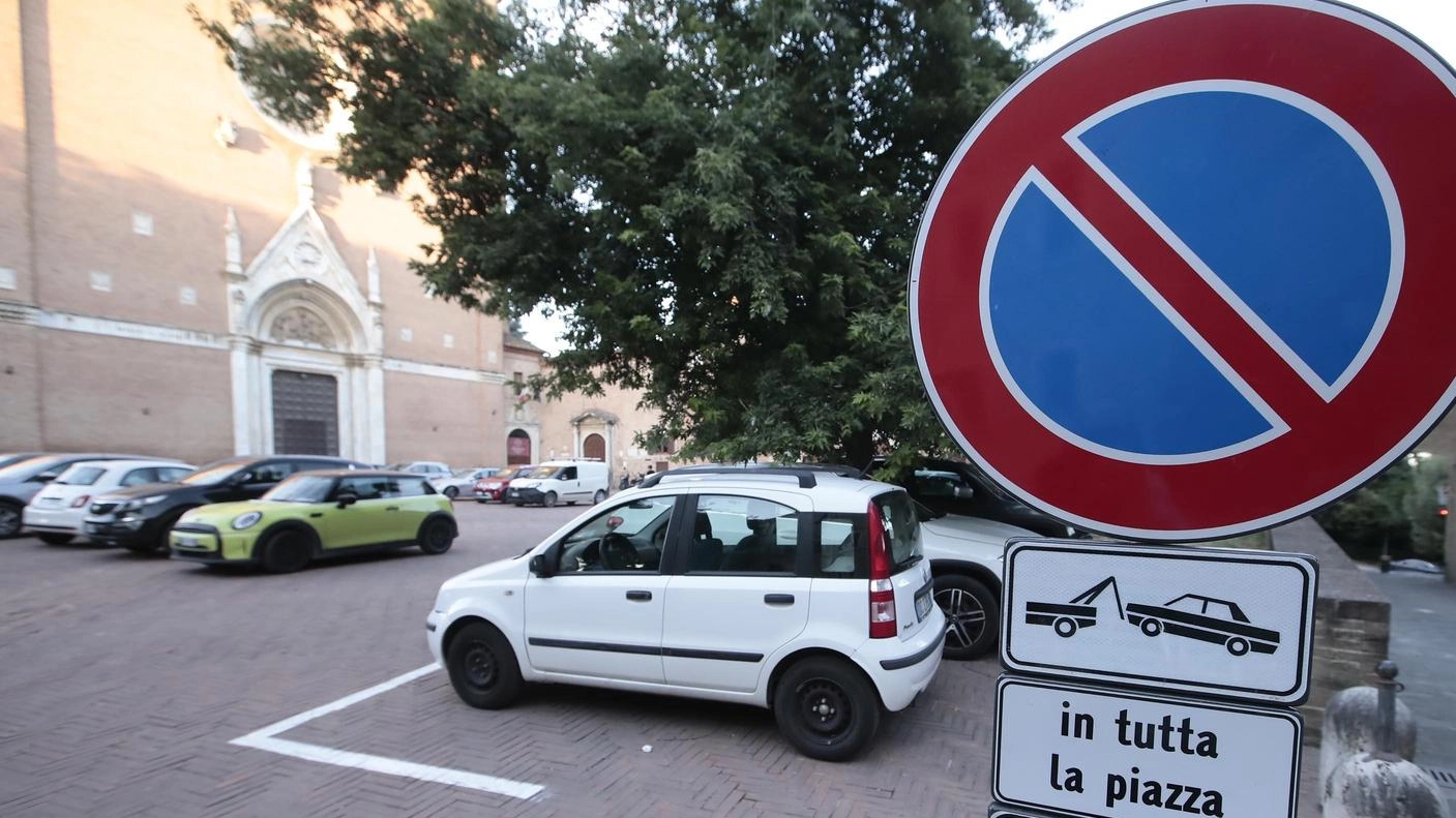 San Francesco, via le auto. Scatta il divieto di giorno. Quarta piazza recuperata