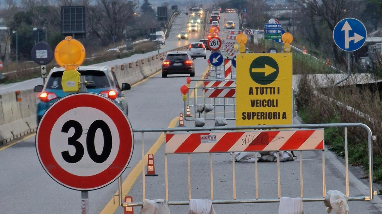 Ormai da anni la Tangenziale Est attende gli interventi necessari per la. riapertura totale al traffico