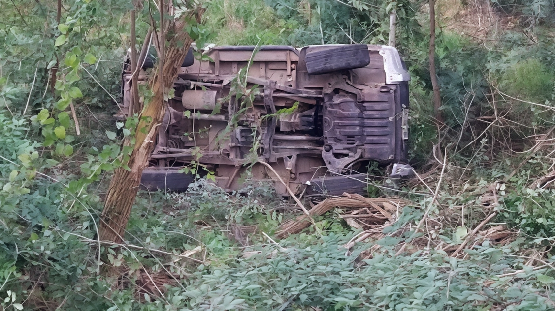 "Un’automobile caduta nella scarpata". Ma il conducente non c’è