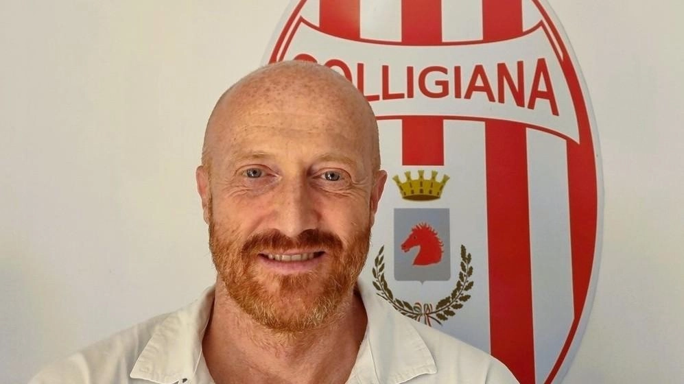 Francesco Mocarelli è il nuovo allenatore della Colligiana, portando esperienza da calciatore e due campionati vinti in Serie D. Con un nuovo staff e la conferma di alcuni giocatori, la squadra si prepara per la nuova stagione.