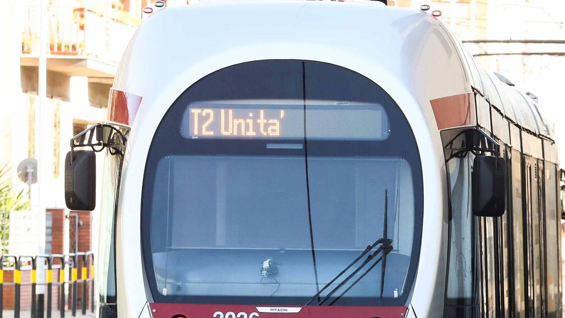 Tramvia di Firenze: si stacca un gancio, T2 bloccata