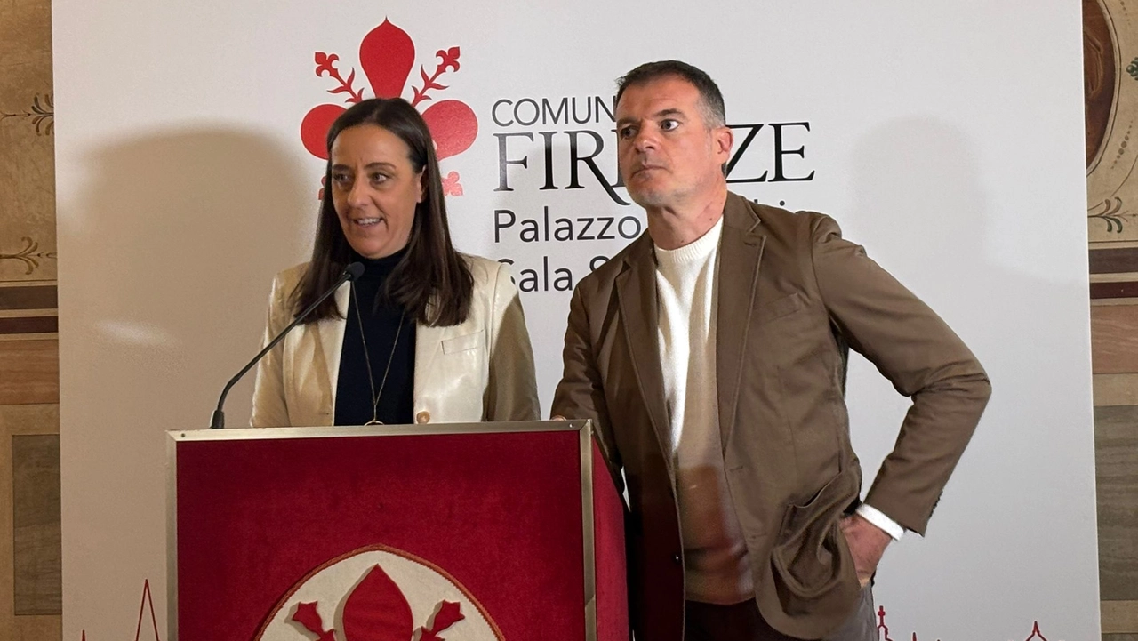 Stefano Massini con la sindaca Sara Funaro