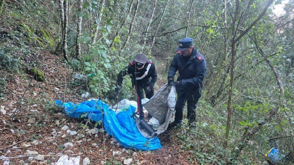 L’intervento dei militari nell’area boschiva di Sant’Urbano, a Narni