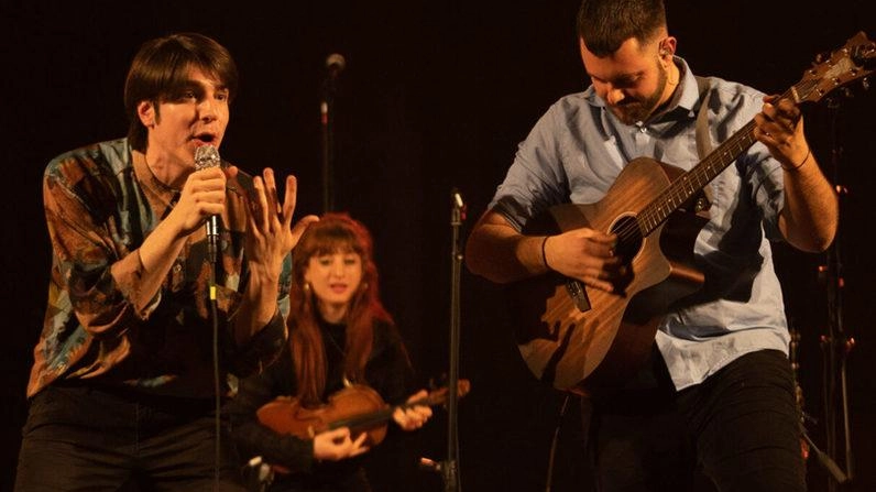 Al Politeama venerdì. Parole di Faber, il. concerto dedicato a Fabrizio De André, con la voce di Andrea Filippi, incredibilmente vicina a quella del grande cantautore