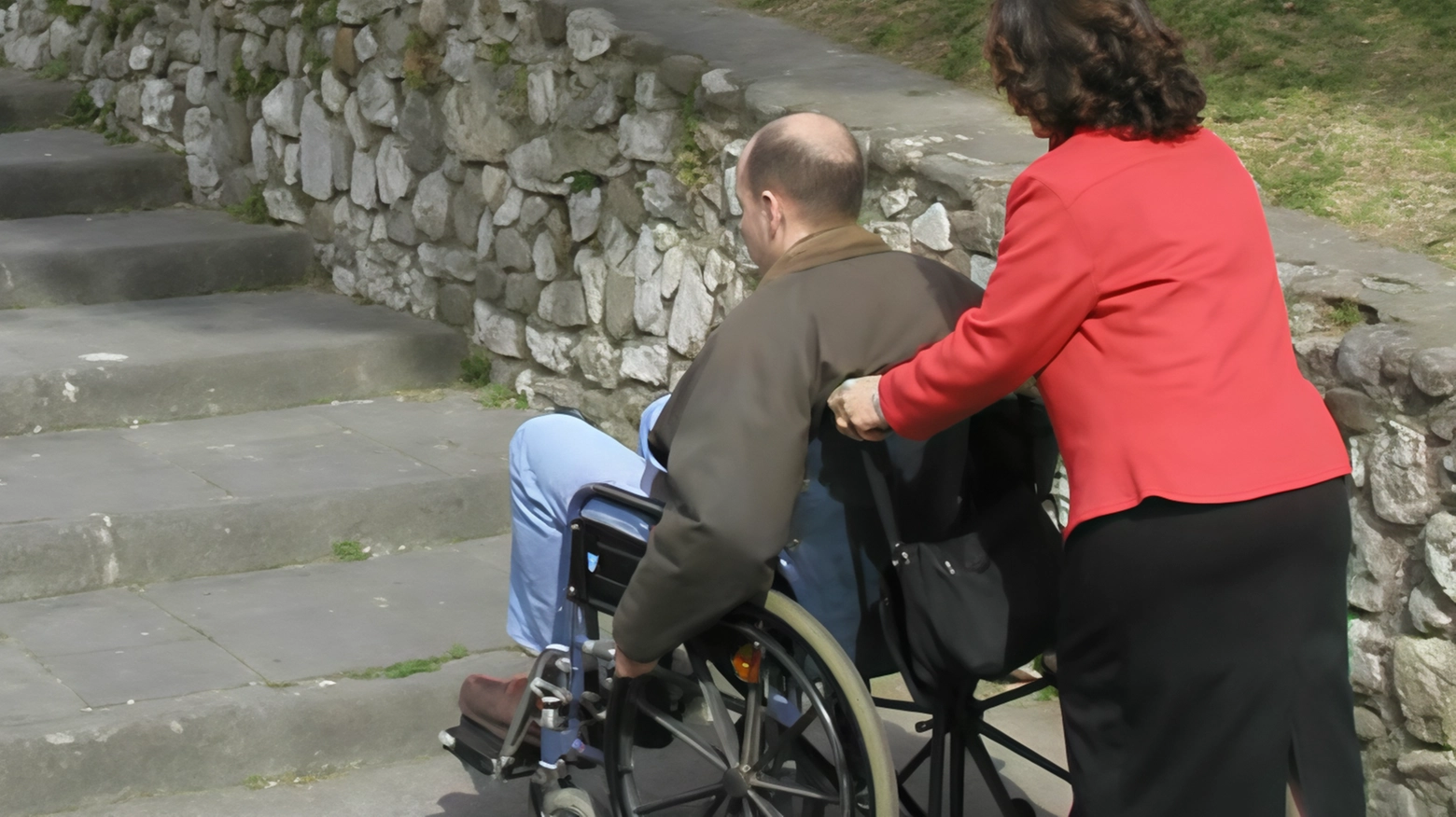 Drago, un parco a misura di disabili. Altalene, scivoli e giochi inclusivi