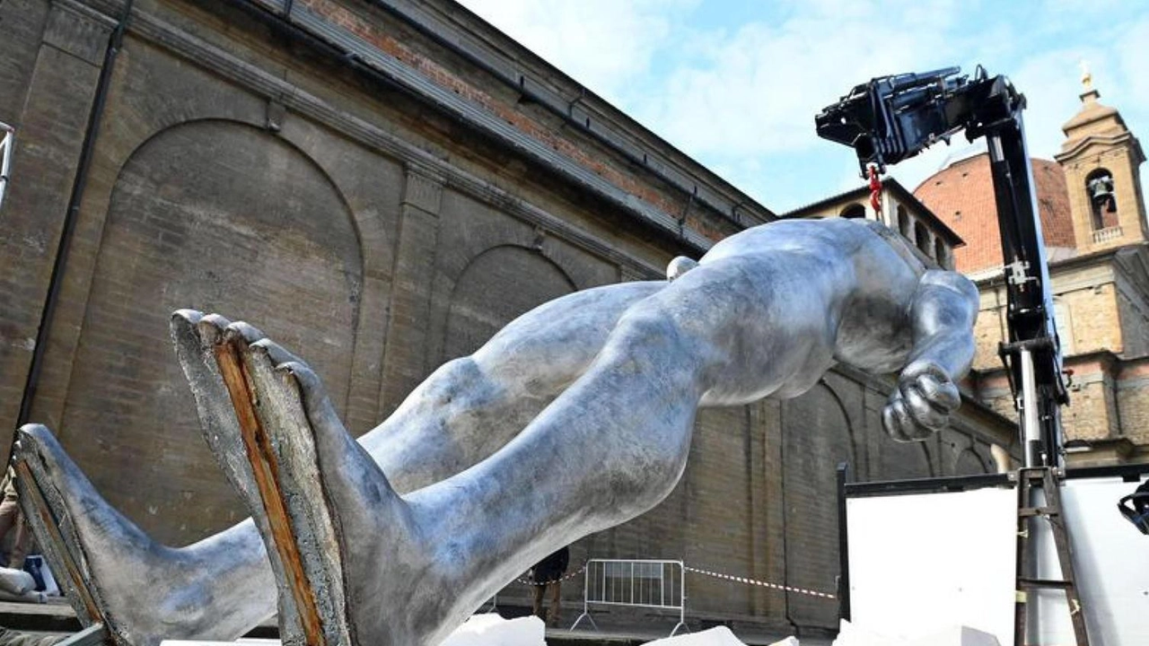 Tre monumentali sculture ’in volo’ su Santa Maria del Fiore e nel cielo di Firenze. Torna Emanuele Giannelli con la...