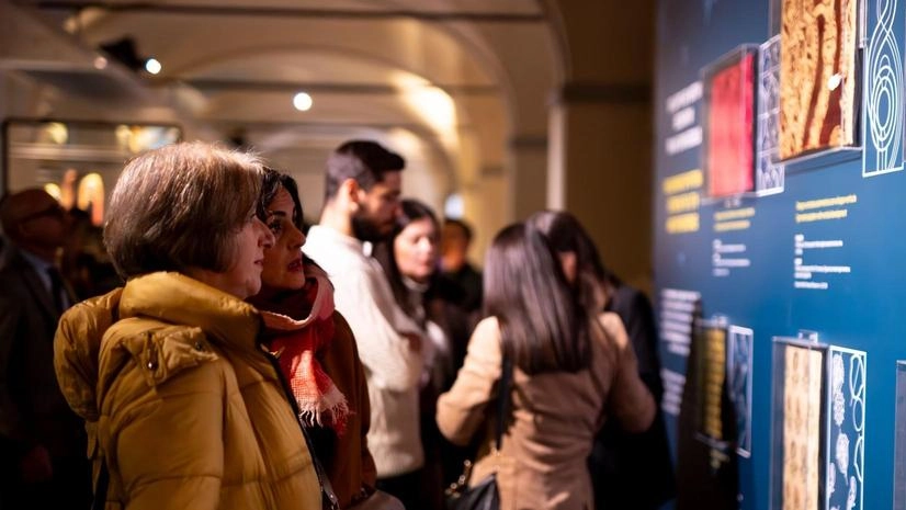 Pecci, Palazzo Pretorio, Tessuto, Opera Duomo e Scienze planetarie: domani biglietto speciale. Le collezioni permanenti e le mostre da vedere, come Tesori di seta, Satura di Fratino e Peter Hujar.