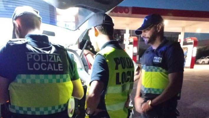 Agenti della Polizia locale all’opera nel centro storico di Città di Castello