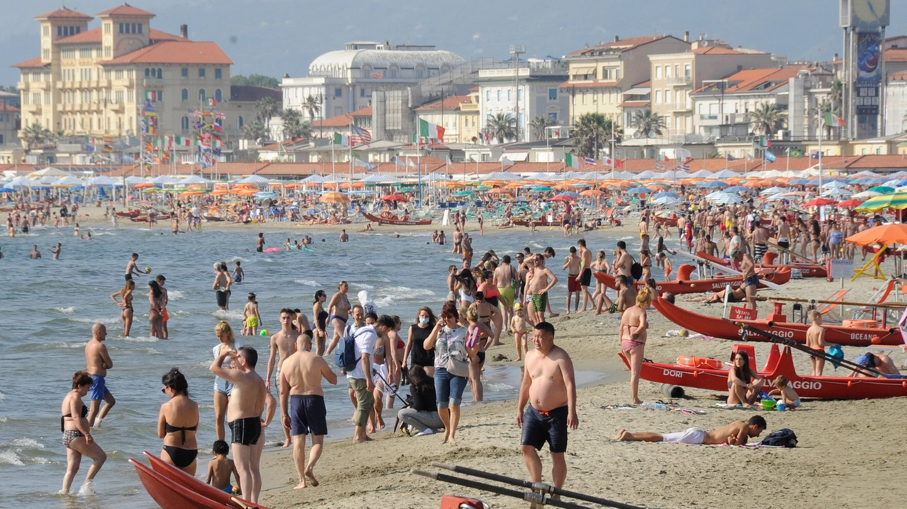 La spiaggia di Viareggio foto umicini/mozzi