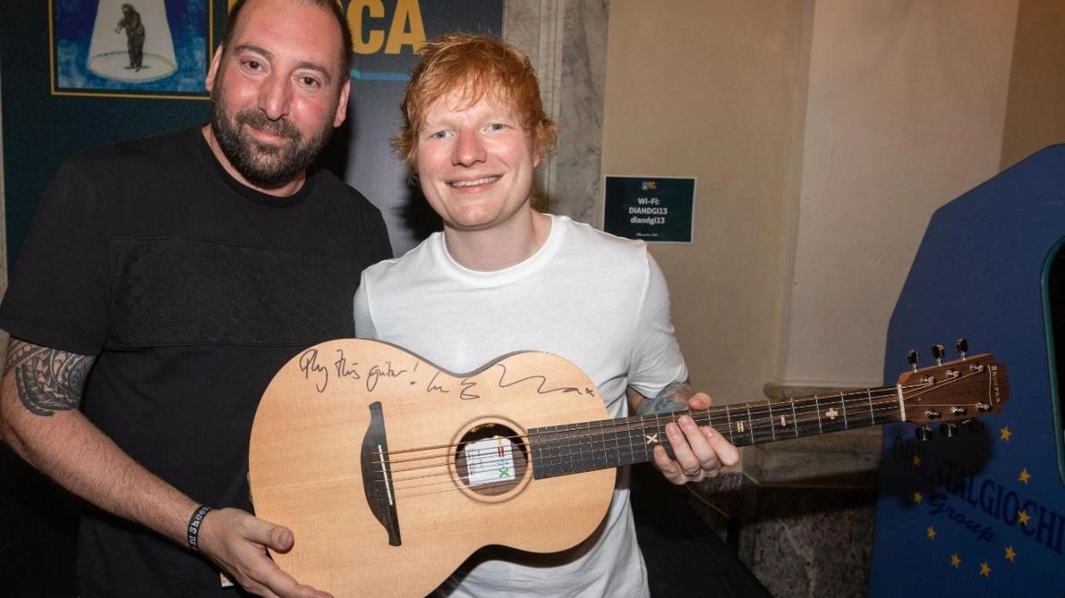 La chitarra di Ed Sheeran all’asta in beneficenza