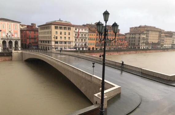 Pisa chiude le scuole di ogni ordine e grado per l’allerta arancione. Prevista pioggia forte