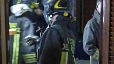 Sul posto sono intervenuti i vigili del fuoco e i sanitari