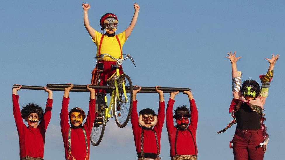 A Brugnato, spettacolo teatrale in bicicletta con Faber Teater, parte della rassegna 'Intrecci di storie' del Consorzio Il Cigno. Evento itinerante sul tema del ciclismo e di Fausto Coppi, con partenza dal centro storico e arrivo all'Outlet Village Brugnato 5Terre. Adulti pagano 5 euro, ragazzi sotto i 18 anni entrano gratis. Iniziativa sostenuta dalla Fondazione Compagnia di San Paolo. Per info e prenotazioni: consorzioilcigno@gmail.com.