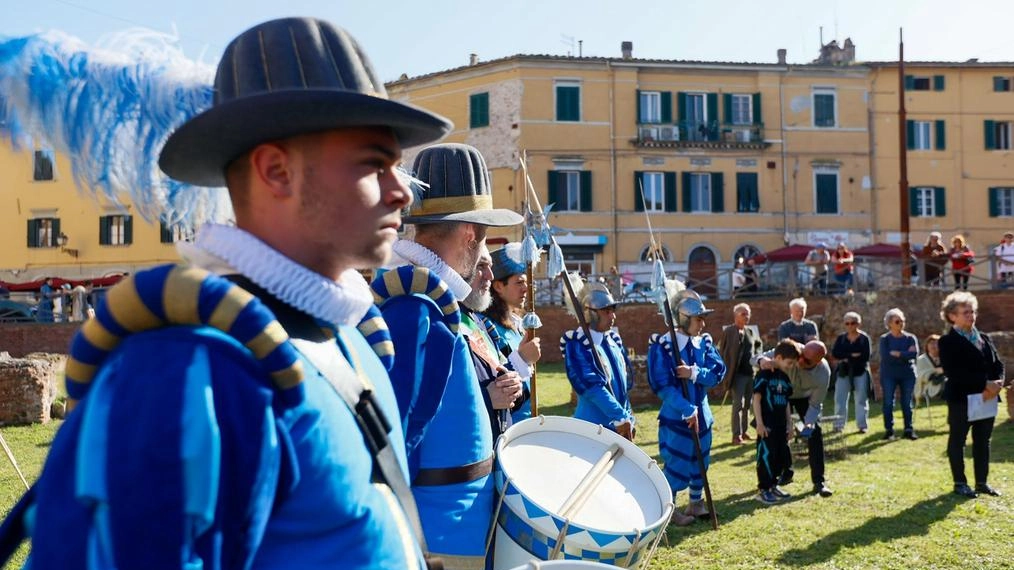 La festa per San Torpé. Bagno di folla e pellegrini fra fede e antichi legami