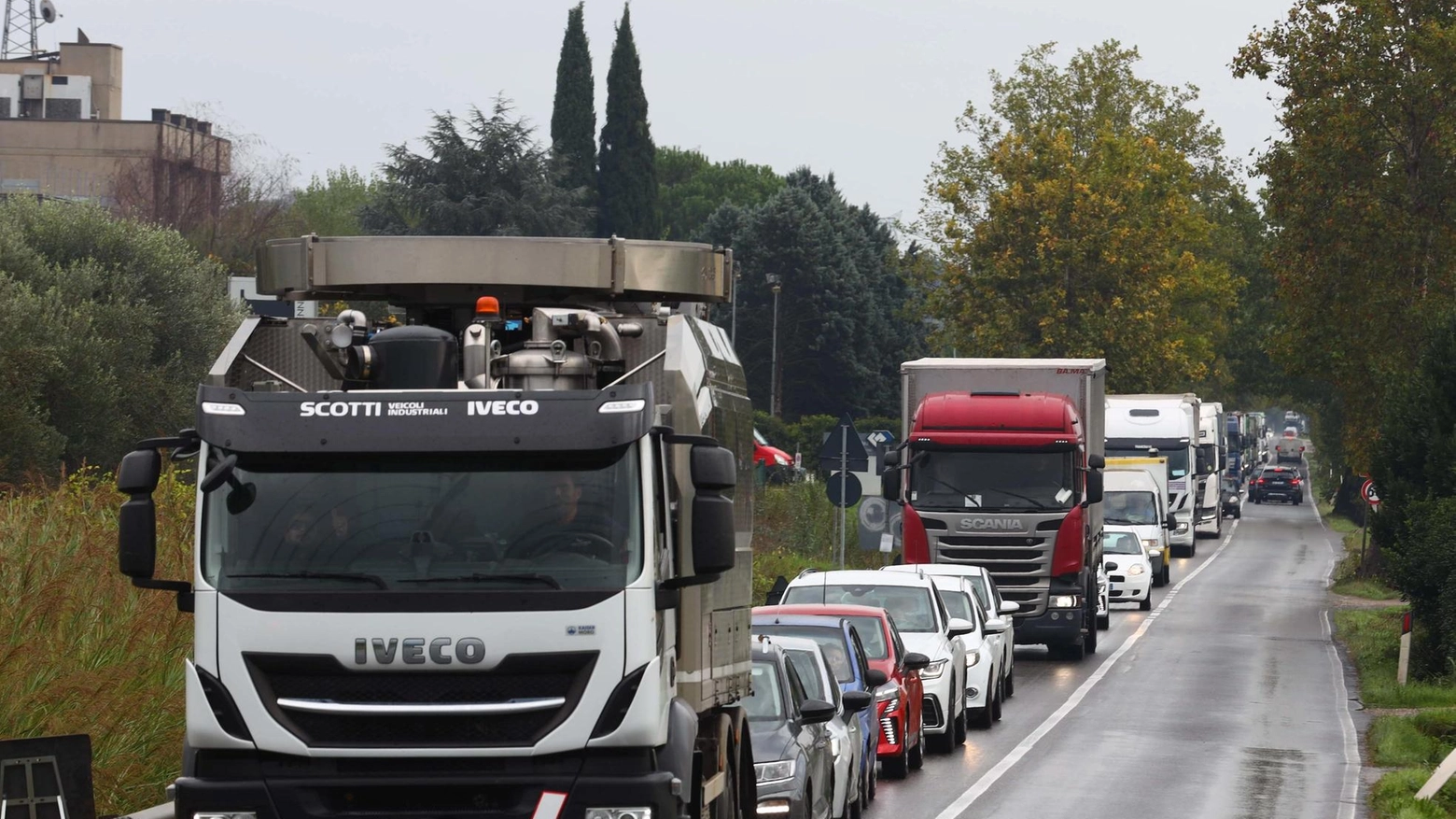 Sr429 chiusa, gli effetti a cascata: "Riaprire subito ai mezzi pesanti. Troppi disagi per le nostre aziende"