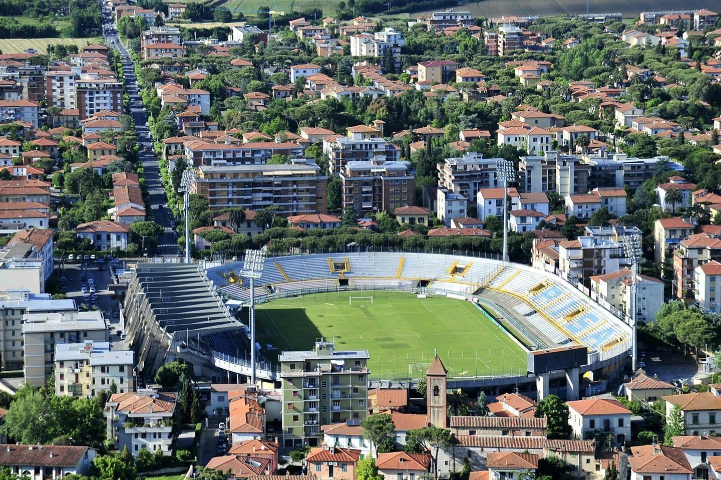 Pisa e lo stadio: affidati i lavori. Aumenterà la capienza della Nord. Gradinata pronta per Pisa Carrarese