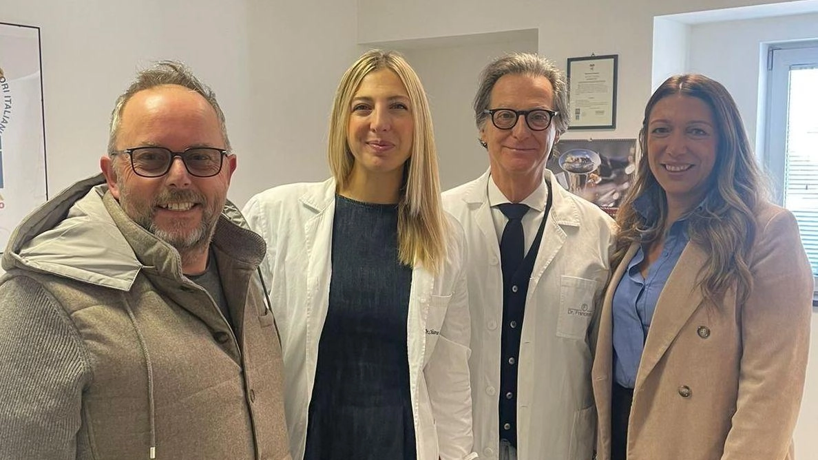 La Federazione autotrasportatori italiani Fai dell’Umbria sostiene il progetto di prevenzione dermatologica "Neo Amico Mio" in collaborazione con l’Associazione Umbra per la lotta Contro il Cancro. Evento presso la sede Fai a Balanzano con imprenditori e famiglie presenti. Progetto attivo dal 2006, offre visite gratuite per sensibilizzare sull'importanza del controllo dei nei. Prossimi appuntamenti di prevenzione in programma.