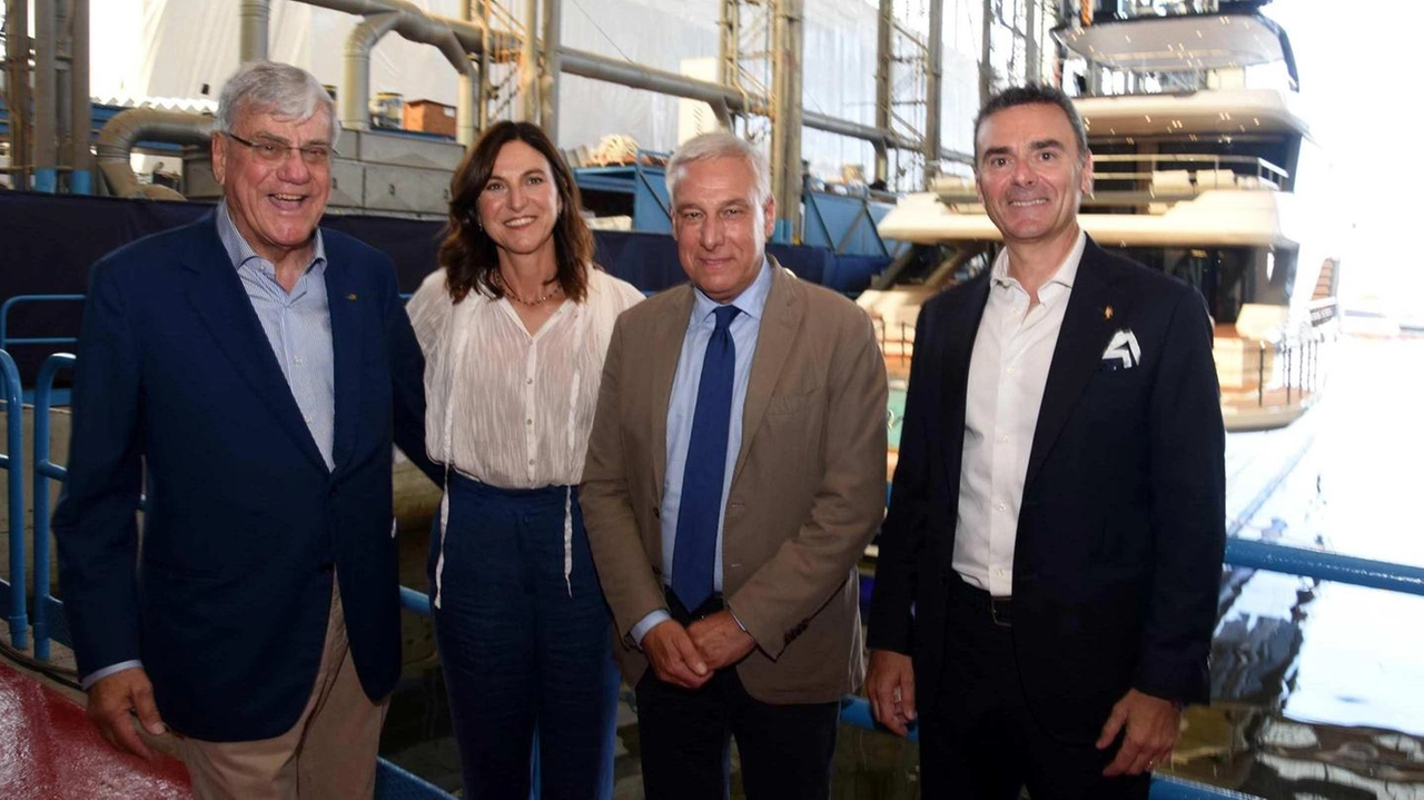 Paolo e Giovanna Vitelli con il sindaco Giorgio Del Ghingaro e il ceo Marco Valle