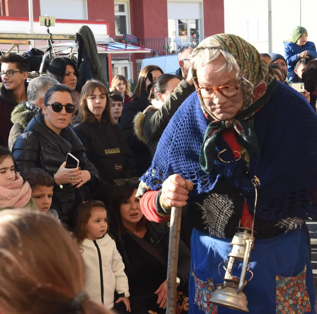 Sfilata sul palco dei gruppi per i 40 anni della kermesse