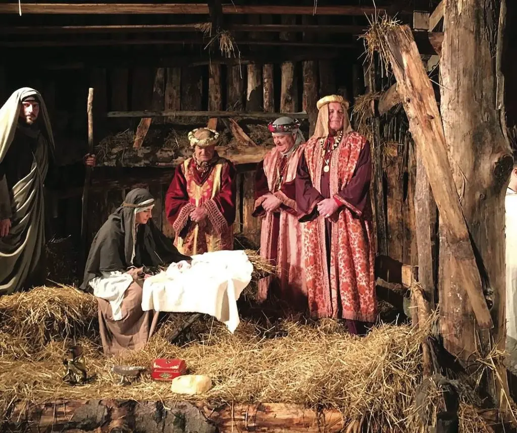 A Iolo la magia del presepe vivente. Oltre 250 figuranti e tanta passione