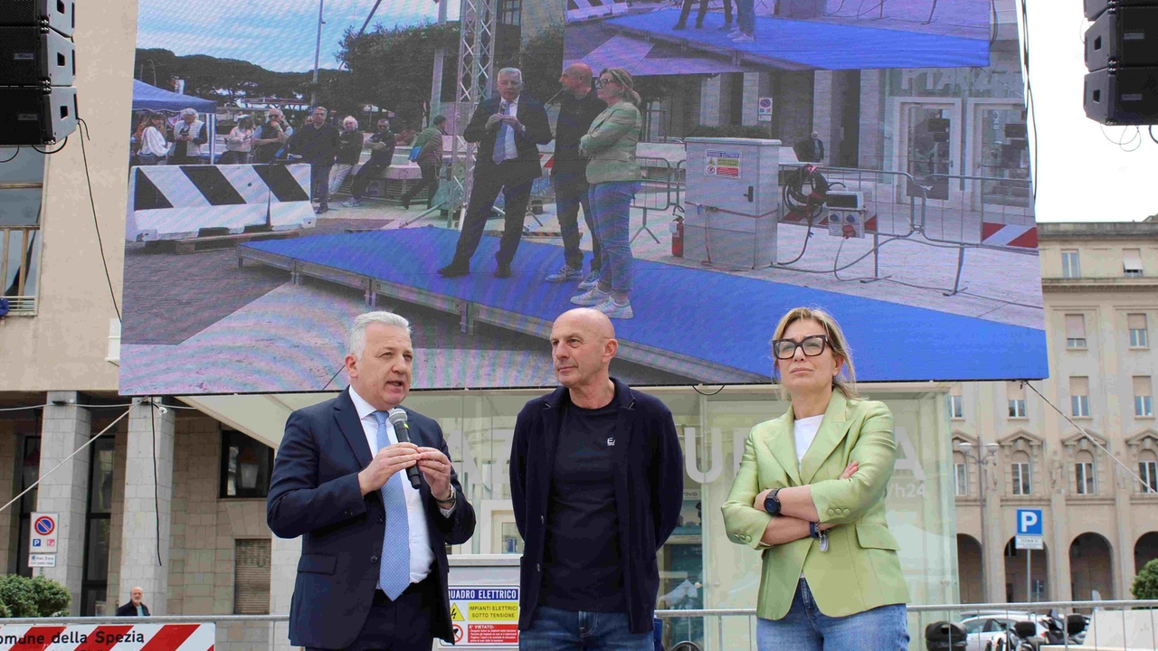 La presentazione dell'evento in piazza Europa con le istituzioni