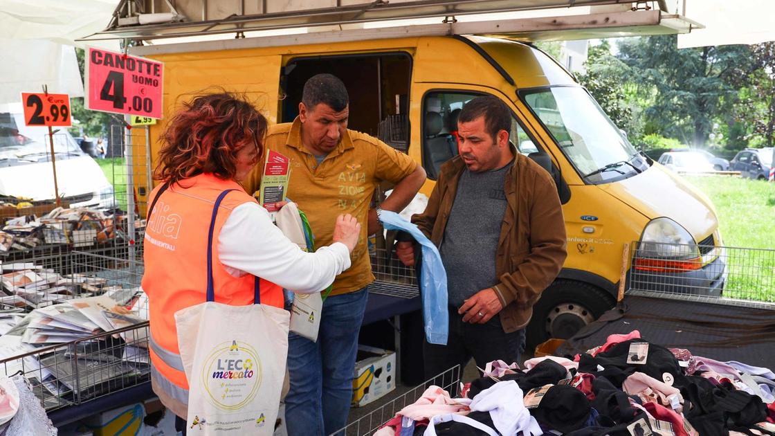 https://www.lanazione.it/image-service/view/acePublic/alias/contentid/ODI0Y2MyZTQtNjA4Ni00/0/il-mercato-di-via-san-martino-spostiamolo-in-piazza-toniolo.jpeg?f=16:9&w=1200&h=630