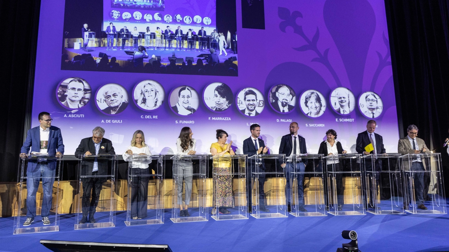 Un momento del confronto tra i dieci candidati sindaco (foto NewPressPhoto)
